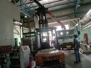 Cho thuê xe nâng hạ máy móc công nghiệp 7 Cho Thuê Xe Nâng Hạ Máy Móc Công Nghiệp Uy Tín, Giá Tốt Tại Bình Dương